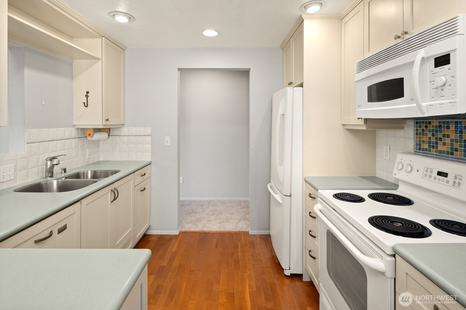 6652 Parkpoint Way NE #D-311, Seattle, WA 98115-7847