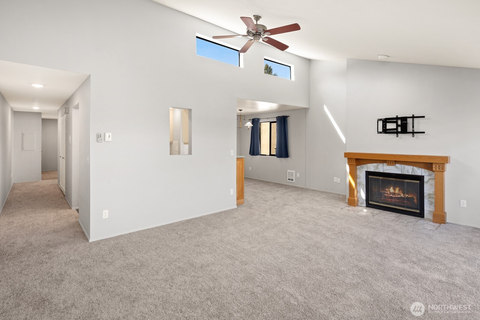 6652 Parkpoint Way NE #D-311, Seattle, WA 98115-7847
