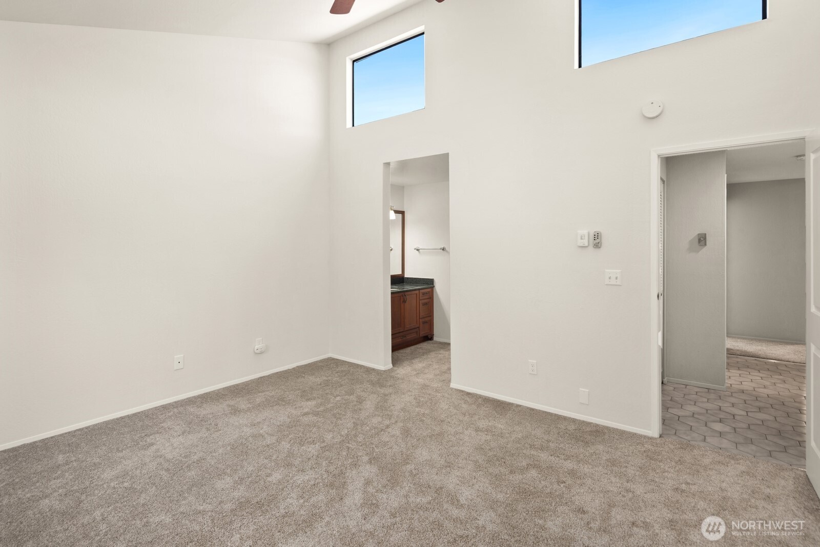 6652 Parkpoint Way NE #D-311, Seattle, WA 98115-7847
