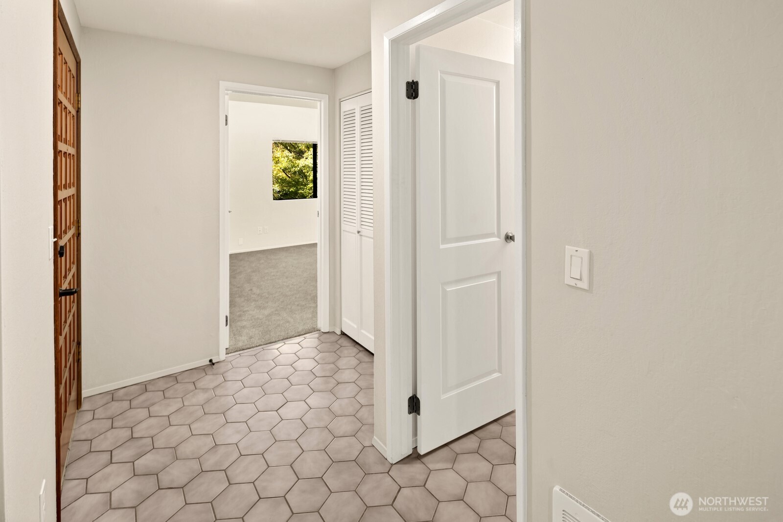 6652 Parkpoint Way NE #D-311, Seattle, WA 98115-7847