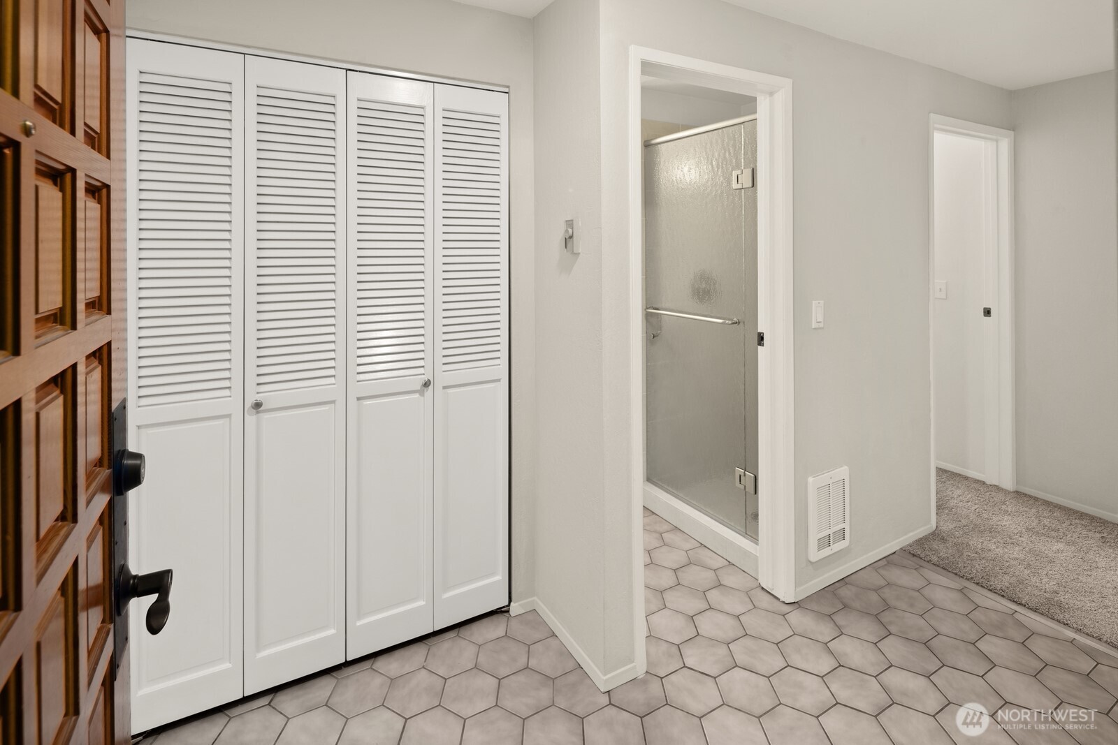6652 Parkpoint Way NE #D-311, Seattle, WA 98115-7847