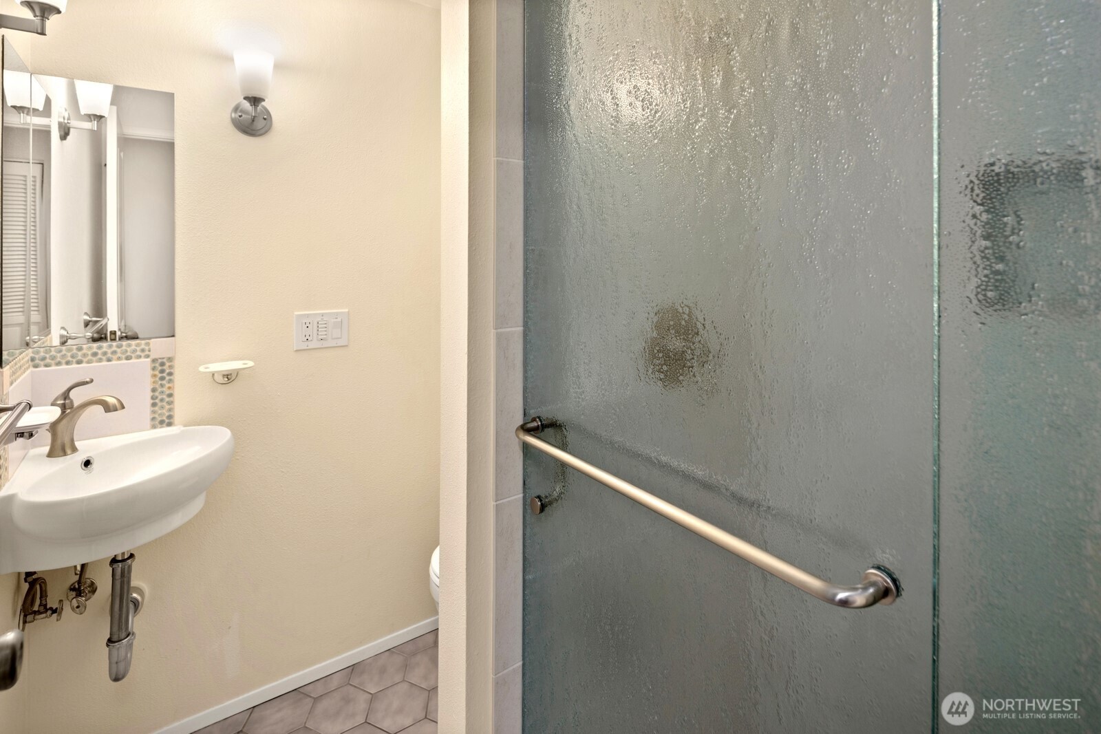 6652 Parkpoint Way NE #D-311, Seattle, WA 98115-7847