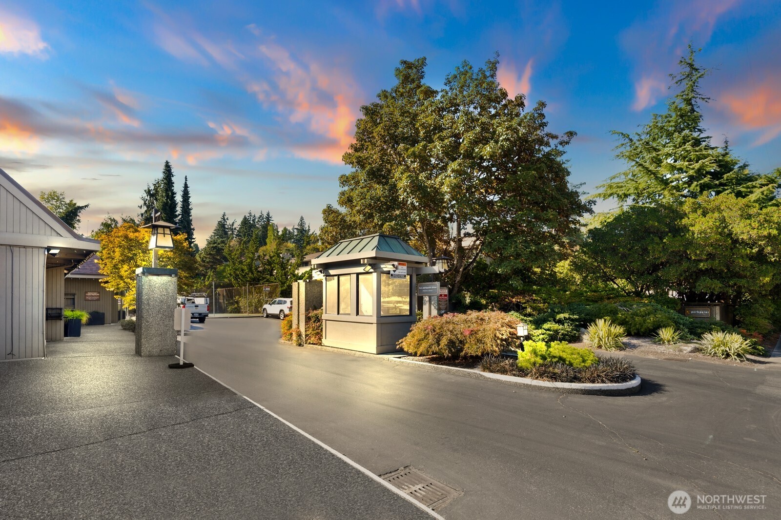 6652 Parkpoint Way NE #D-311, Seattle, WA 98115-7847