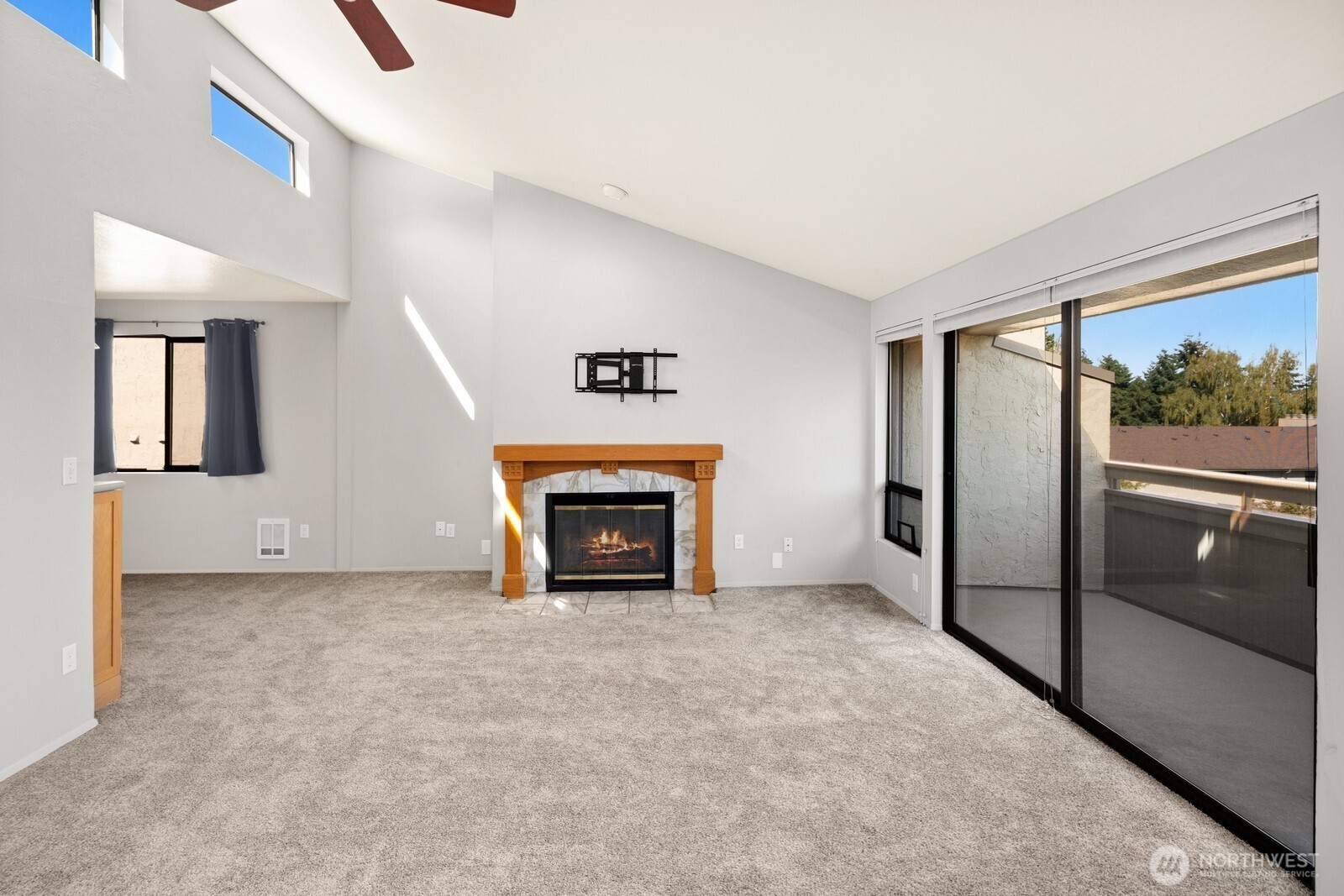 6652 Parkpoint Way NE #D-311, Seattle, WA 98115-7847