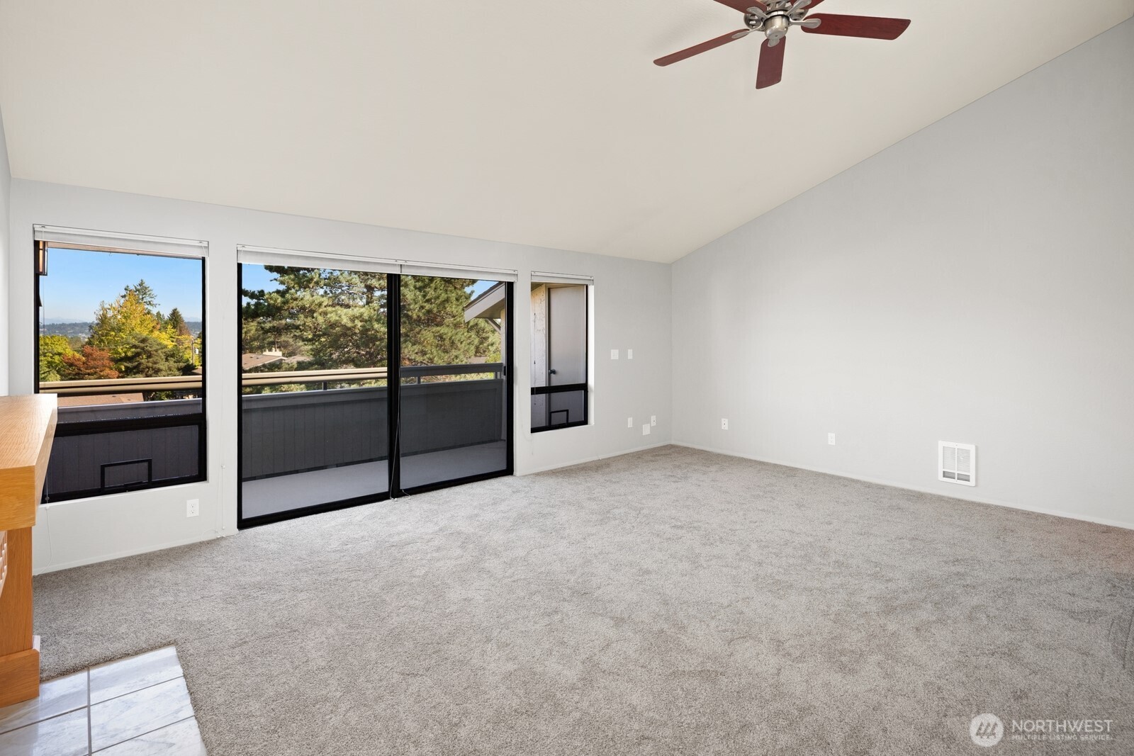 6652 Parkpoint Way NE #D-311, Seattle, WA 98115-7847