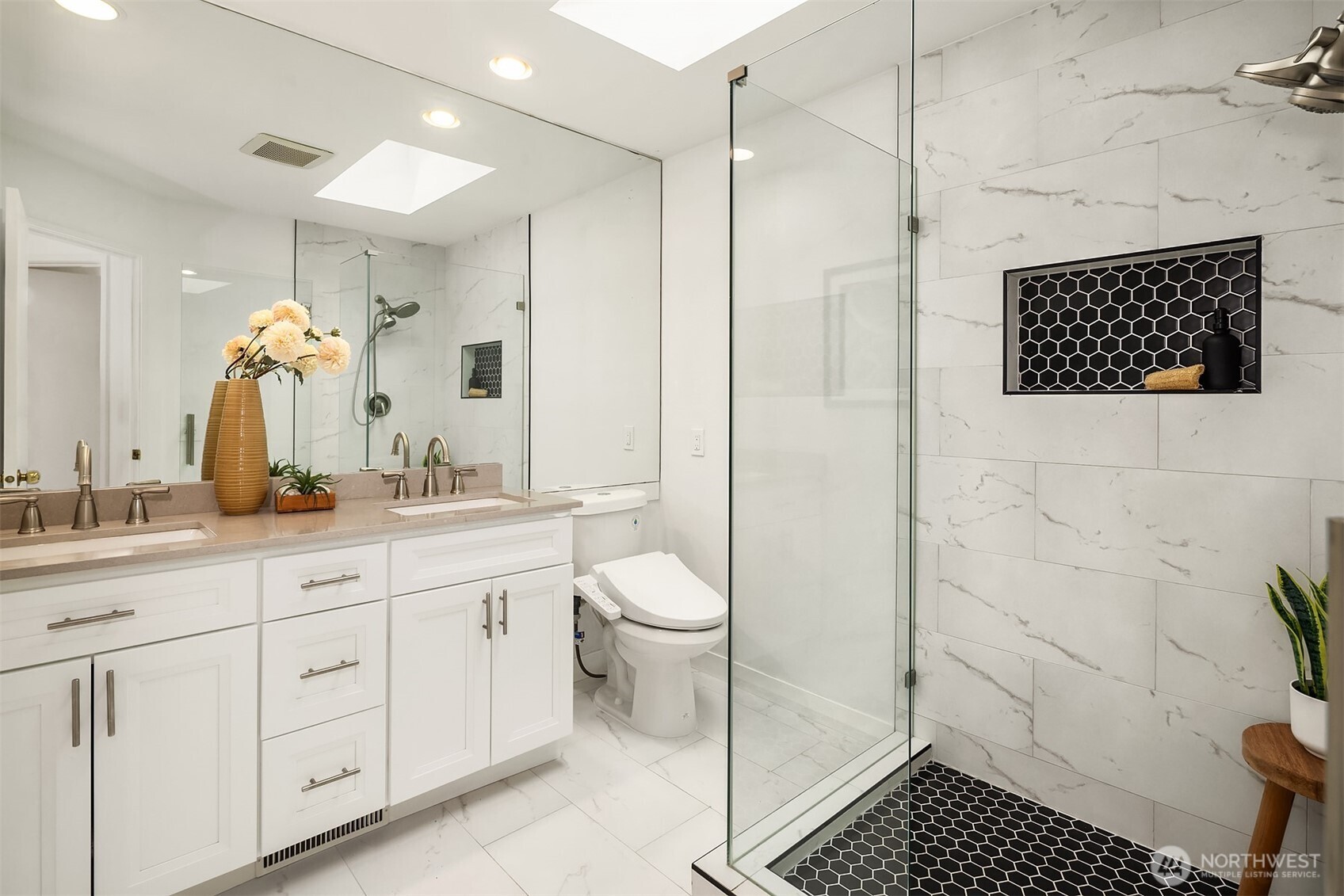 1106 18th Avenue , Seattle, WA 98122