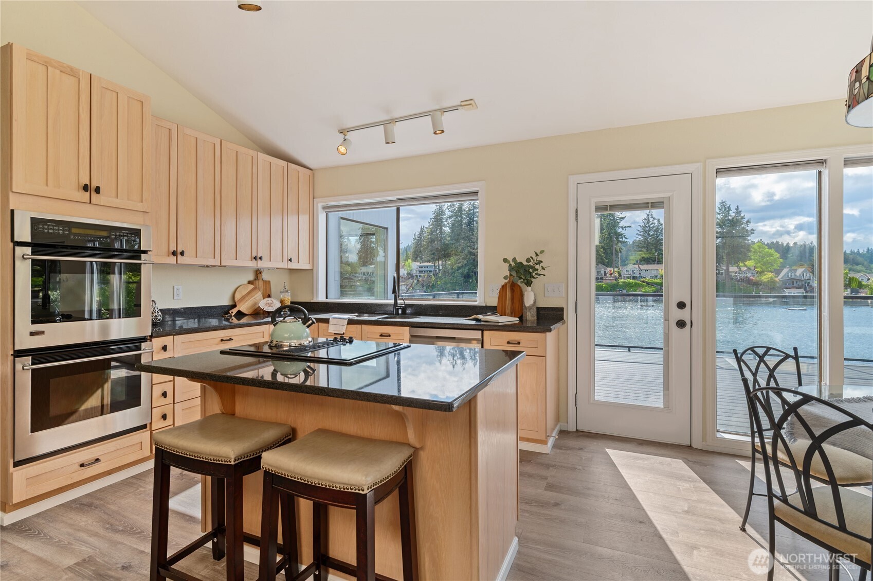 4610 Marine View Place , Bremerton, WA 98312