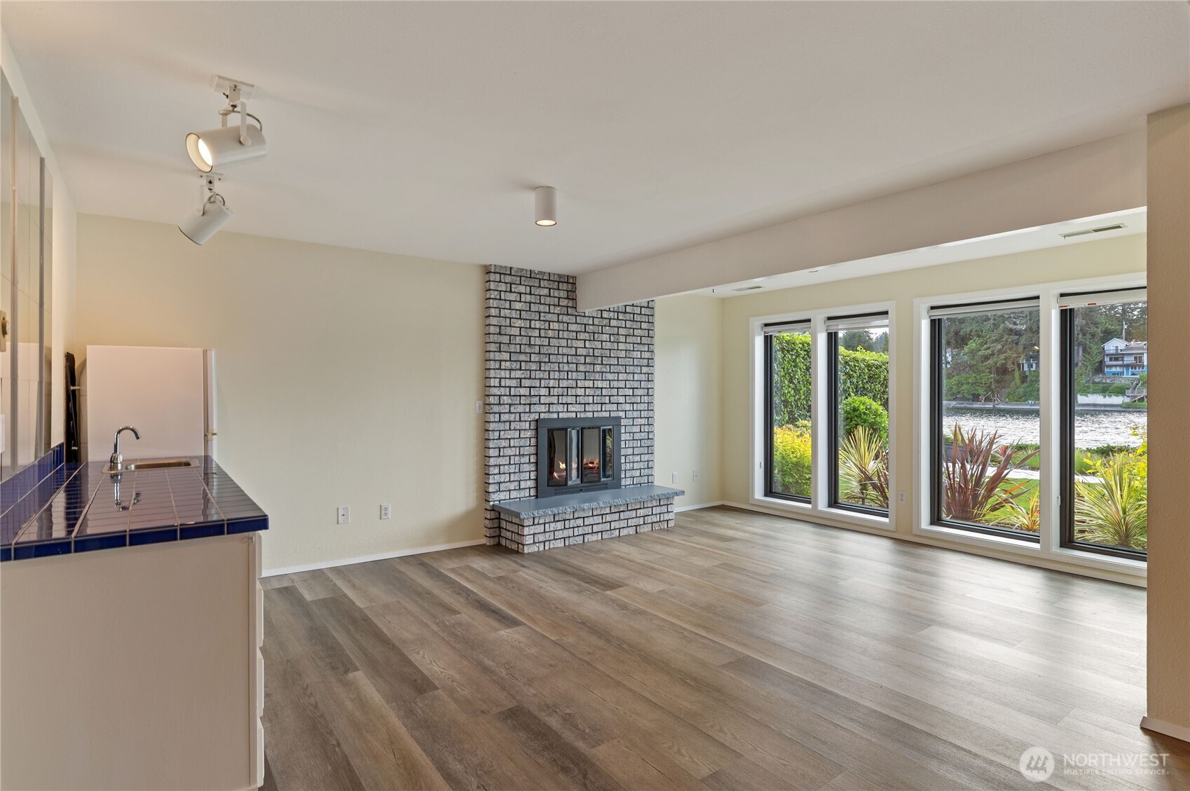 4610 Marine View Place , Bremerton, WA 98312