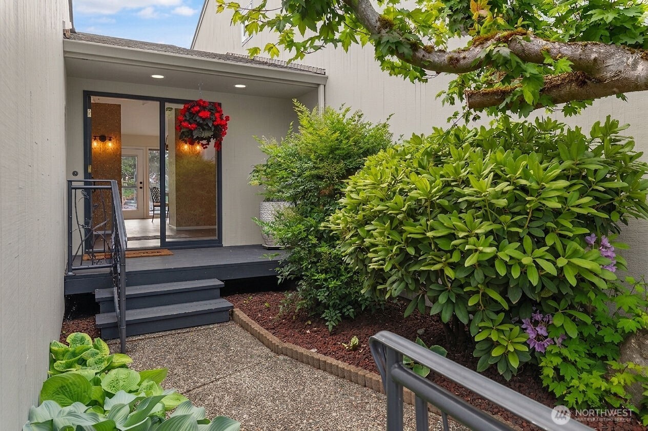 4610 Marine View Place , Bremerton, WA 98312