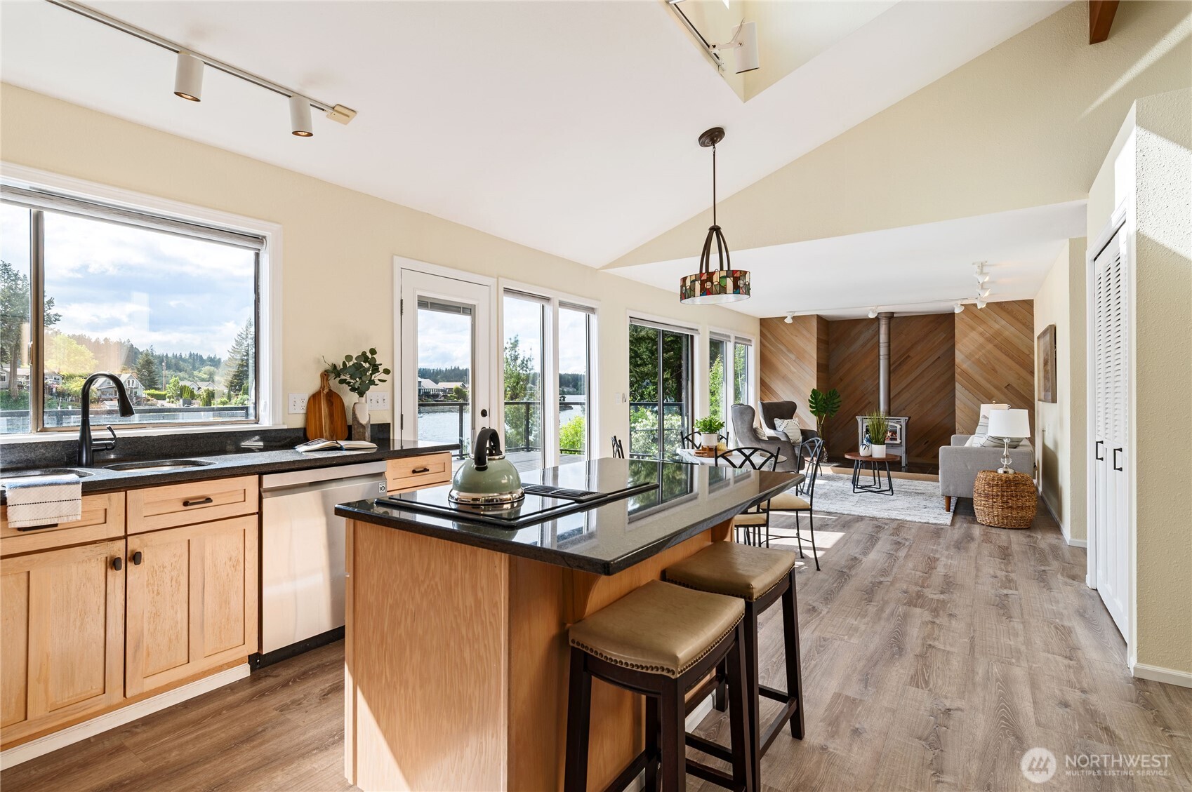 4610 Marine View Place , Bremerton, WA 98312