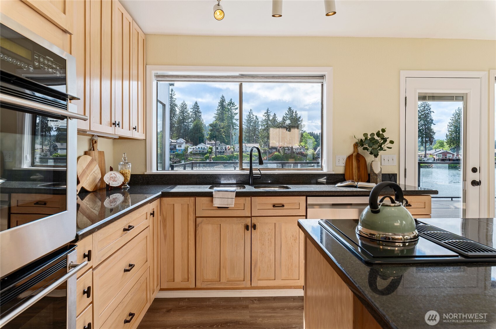 4610 Marine View Place , Bremerton, WA 98312