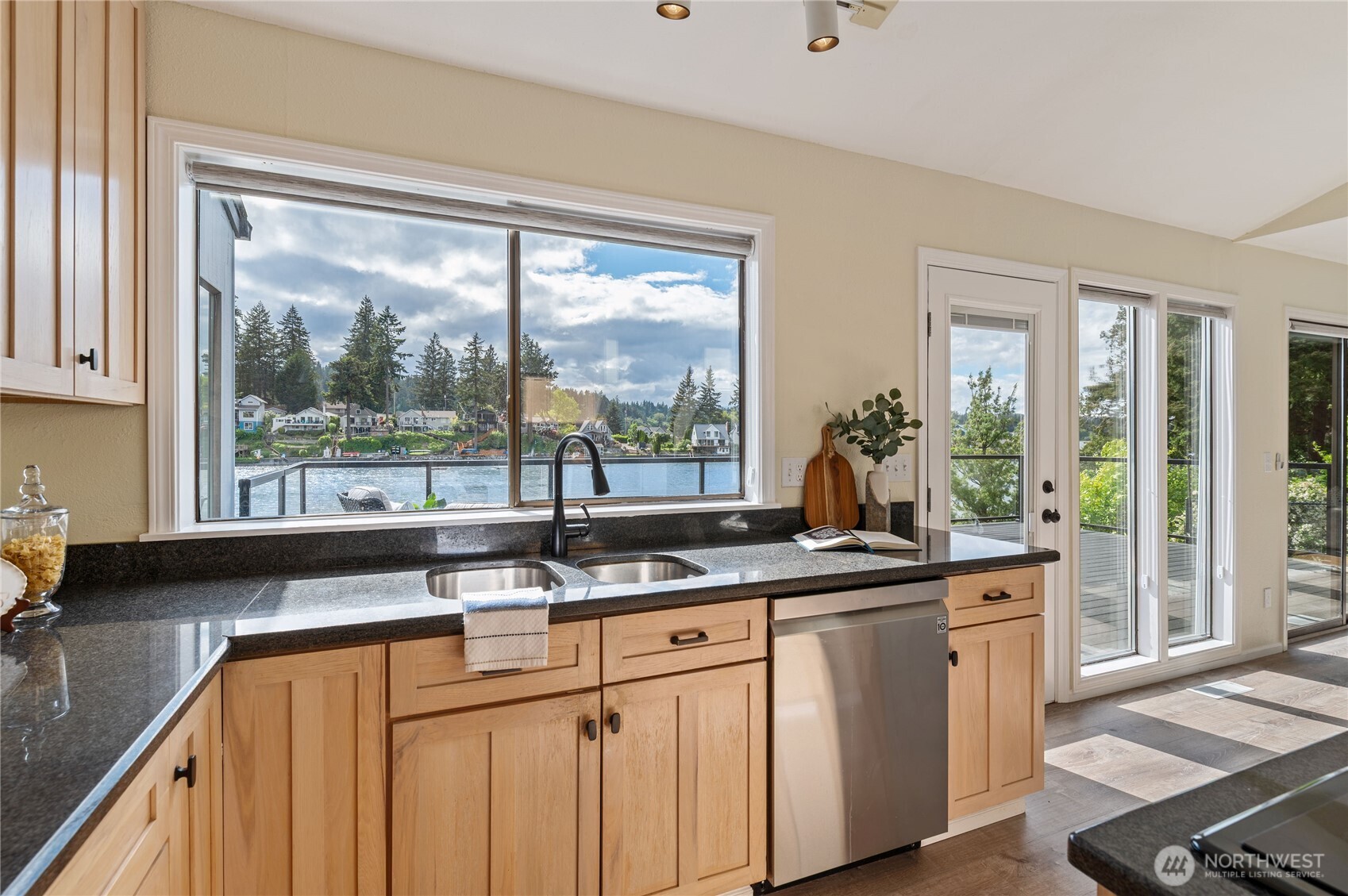 4610 Marine View Place , Bremerton, WA 98312