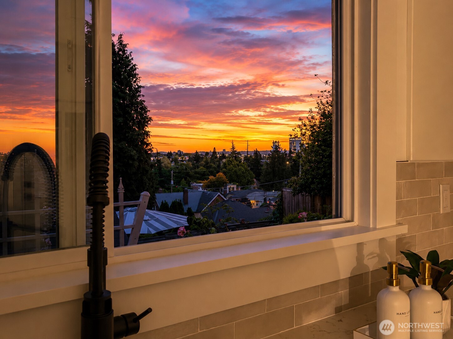 317 NE 58th Street , Seattle, WA 98105