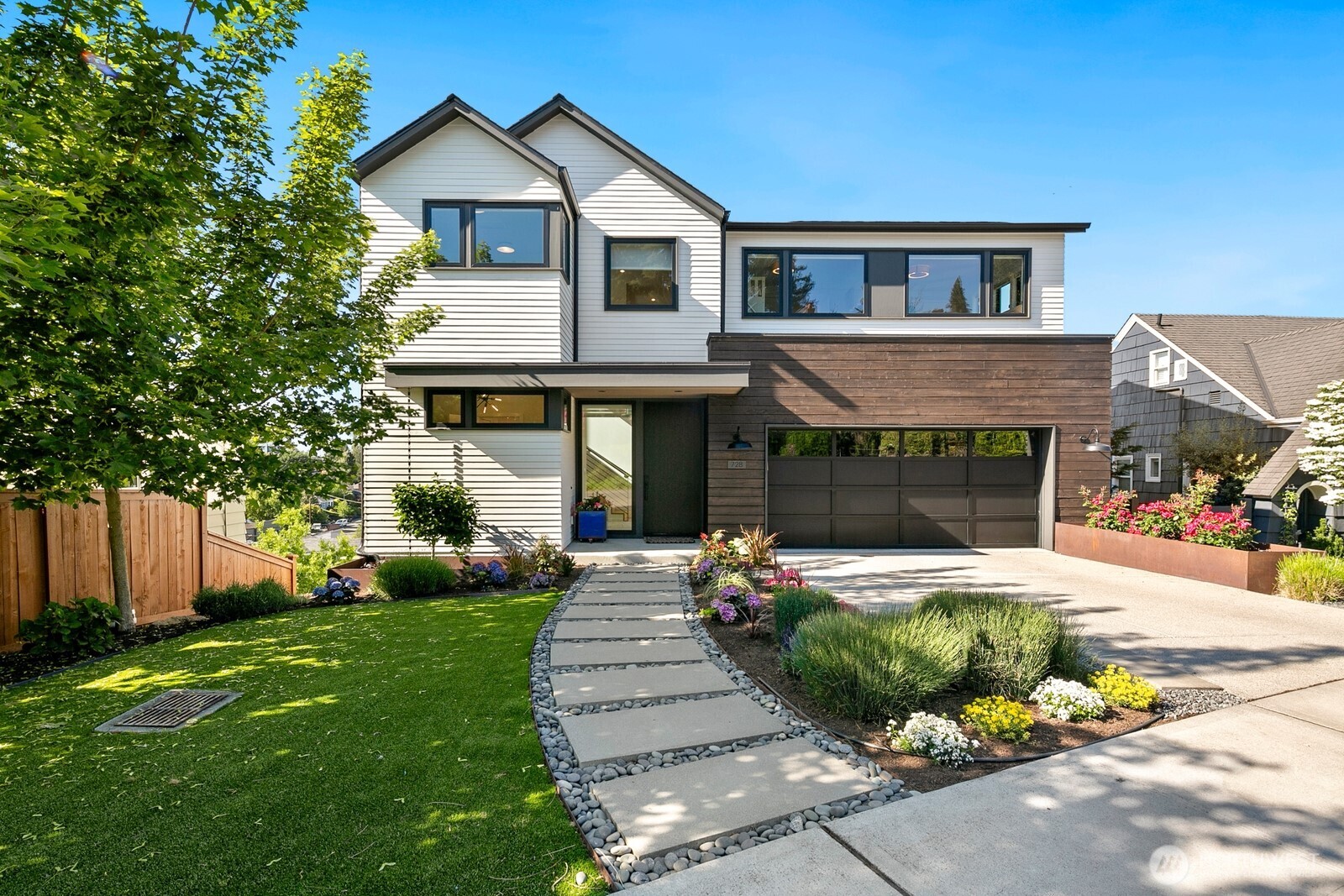 728 W Etruria Street , Seattle, WA 98119