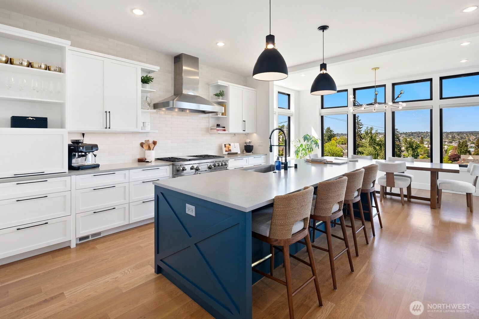728 W Etruria Street , Seattle, WA 98119