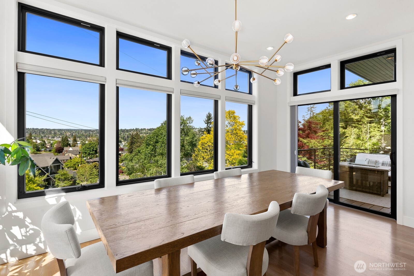 728 W Etruria Street , Seattle, WA 98119