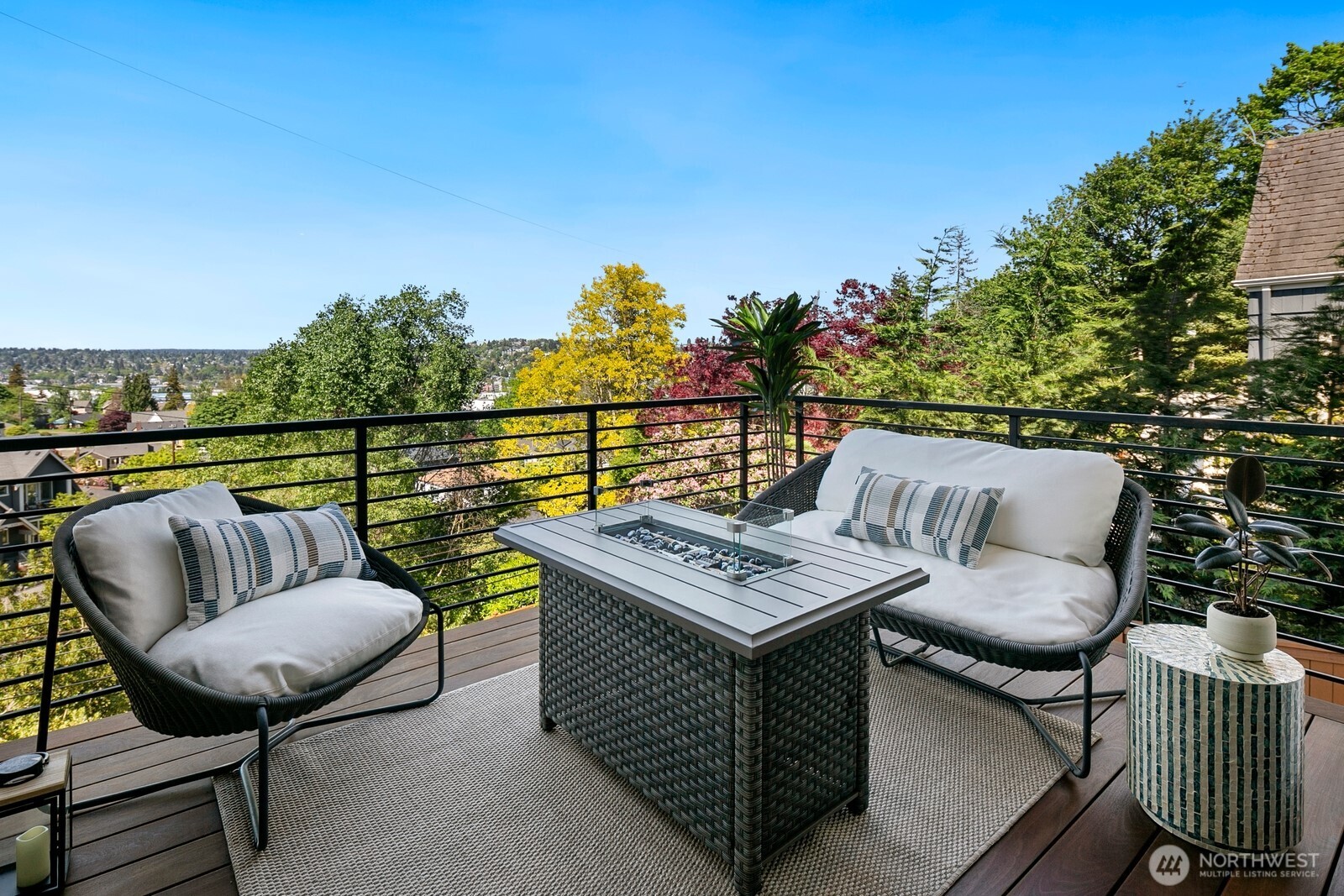 728 W Etruria Street , Seattle, WA 98119