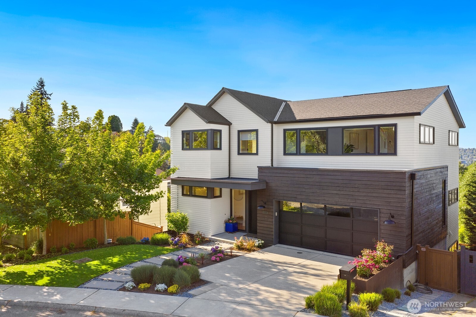 728 W Etruria Street , Seattle, WA 98119