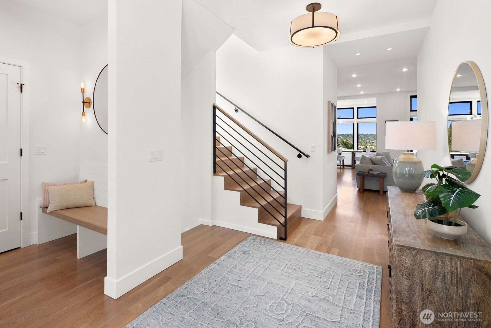 728 W Etruria Street , Seattle, WA 98119