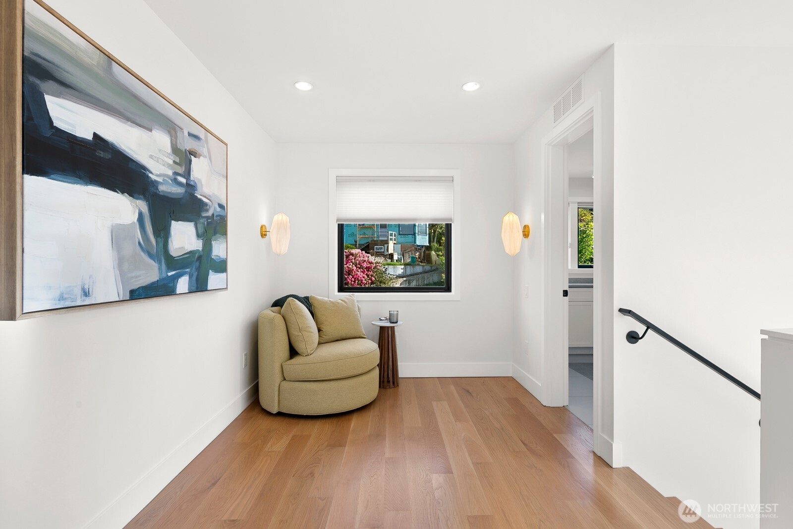 728 W Etruria Street , Seattle, WA 98119
