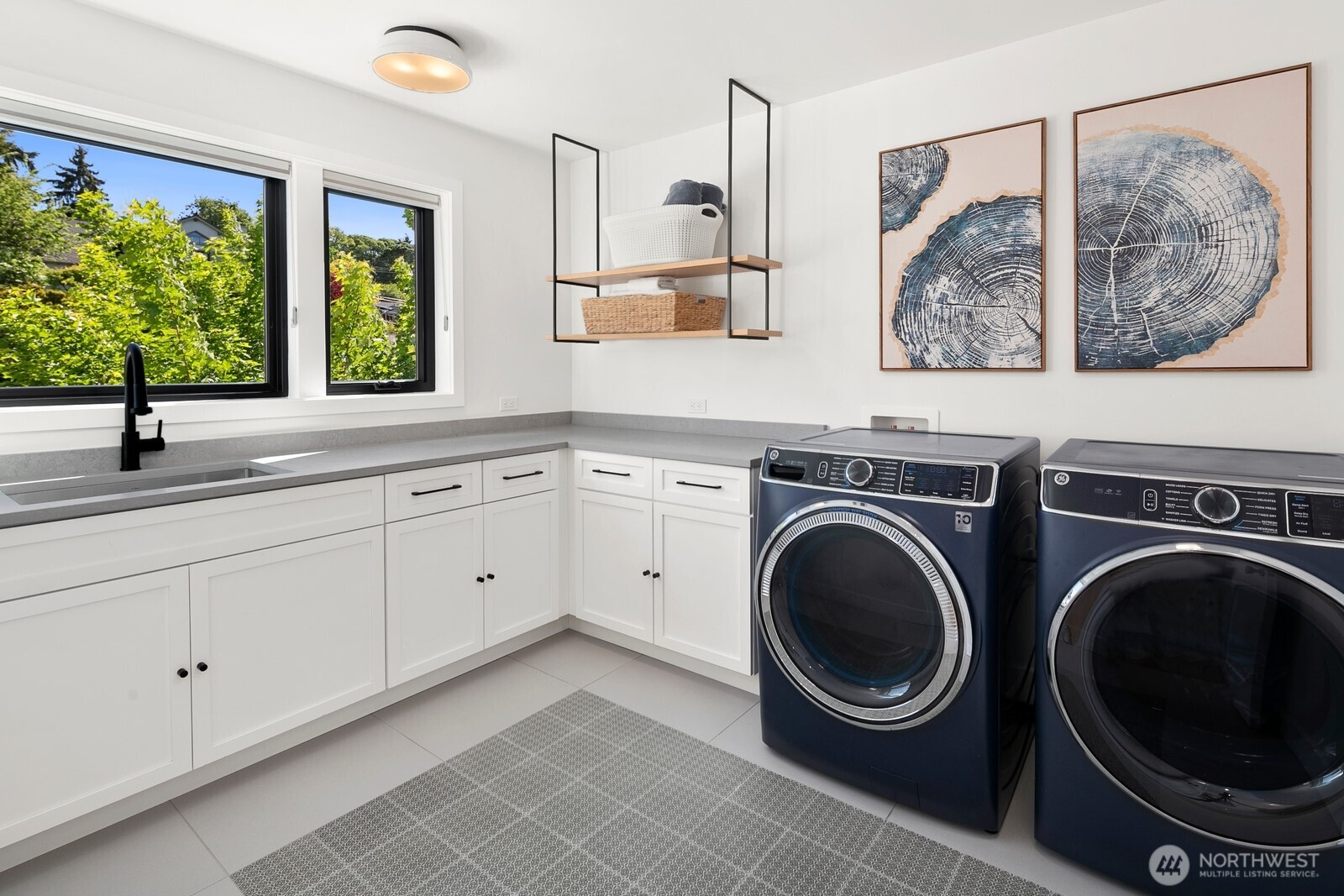728 W Etruria Street , Seattle, WA 98119