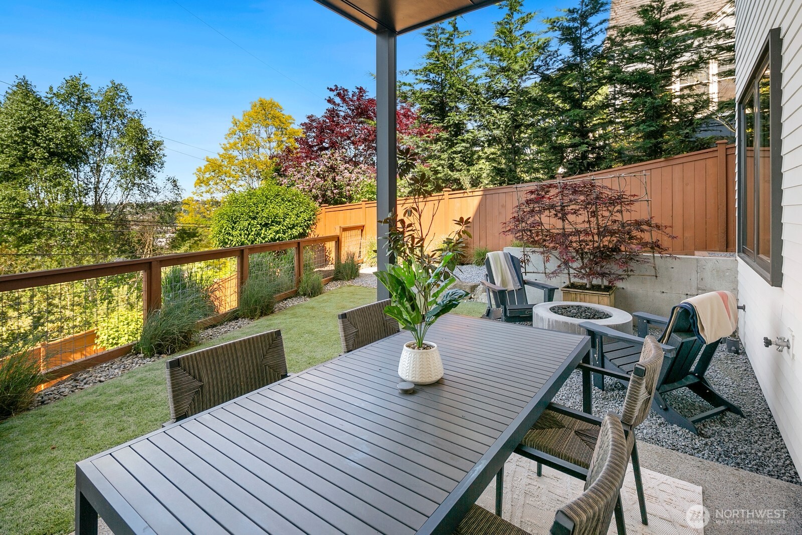 728 W Etruria Street , Seattle, WA 98119