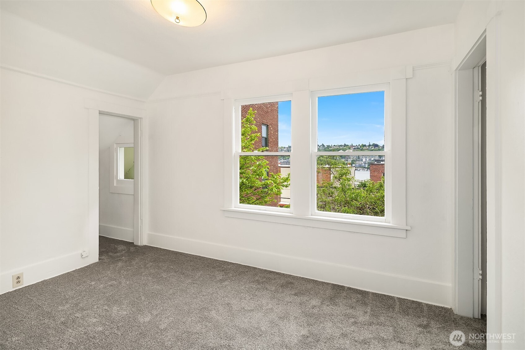 2031 Eastlake Avenue E, Seattle, WA 98102