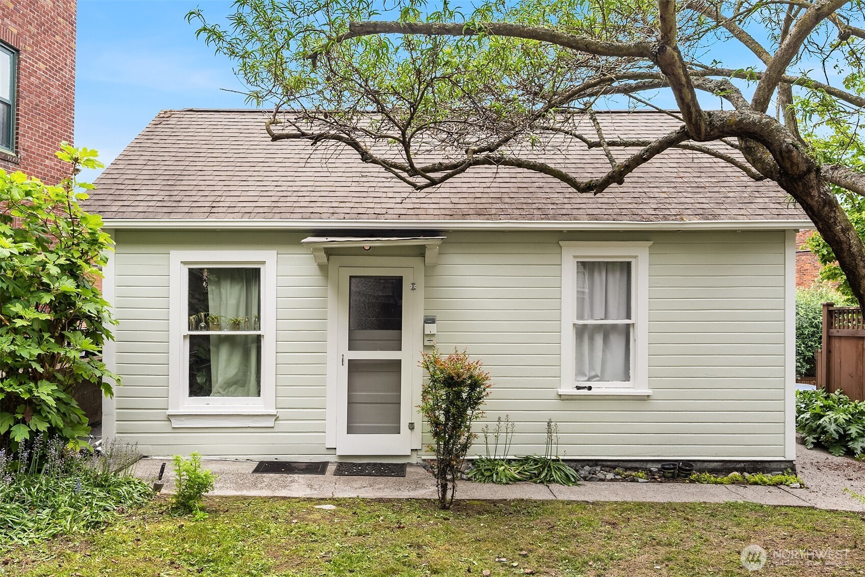 2031 Eastlake Avenue E, Seattle, WA 98102