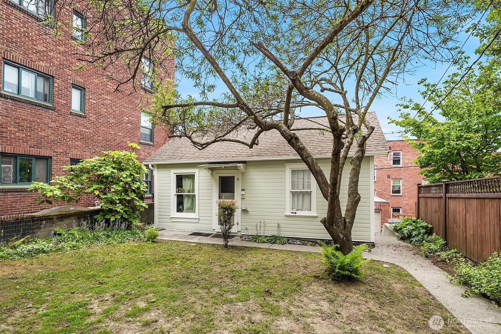 2031 Eastlake Avenue E, Seattle, WA 98102
