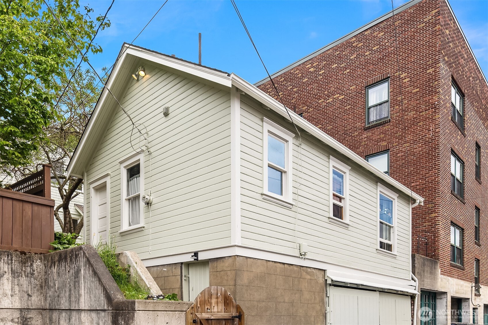 2031 Eastlake Avenue E, Seattle, WA 98102