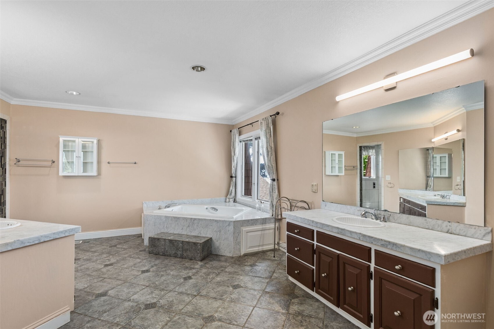 16530 76th Avenue W, Edmonds, WA 98026