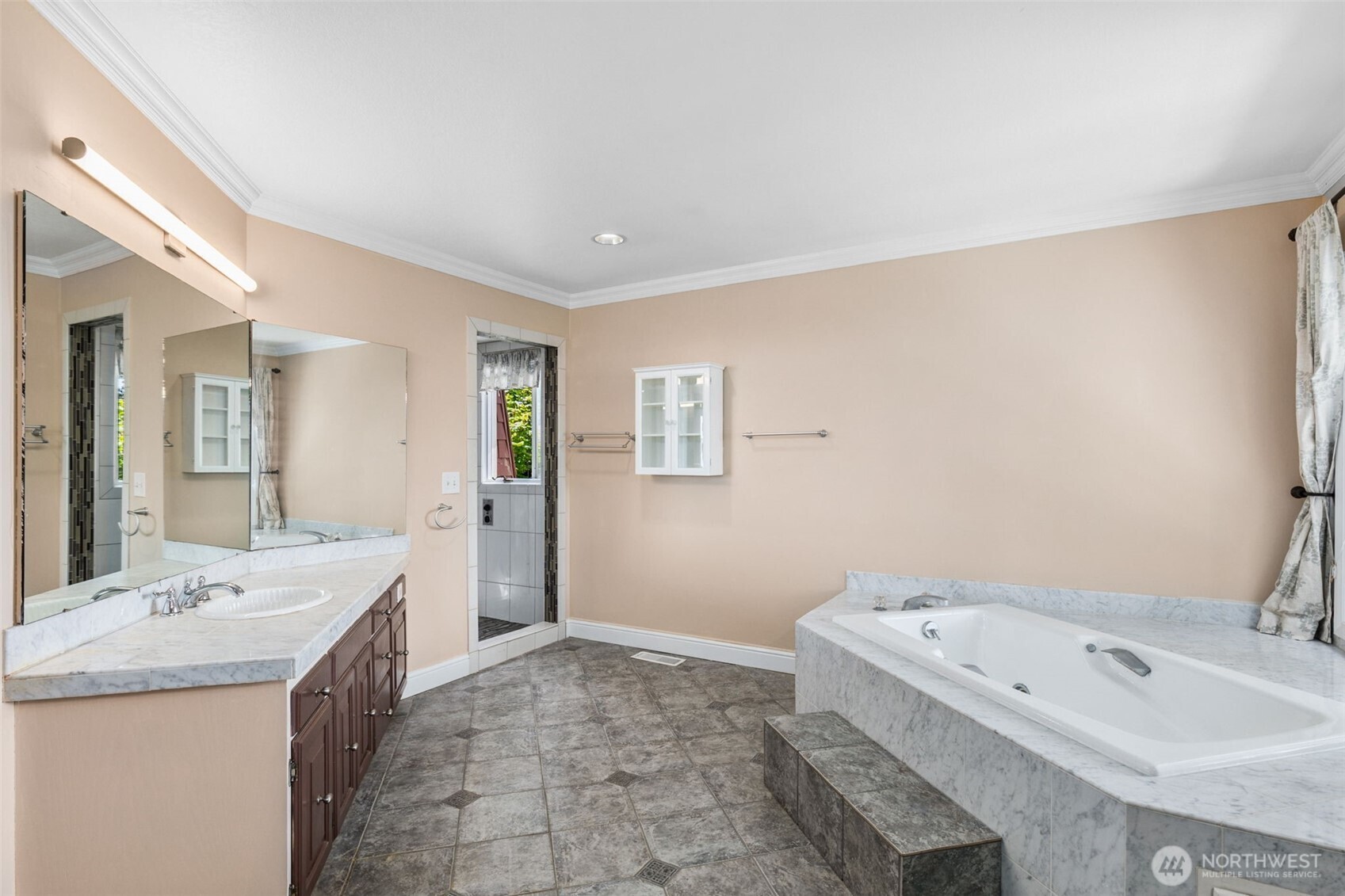 16530 76th Avenue W, Edmonds, WA 98026