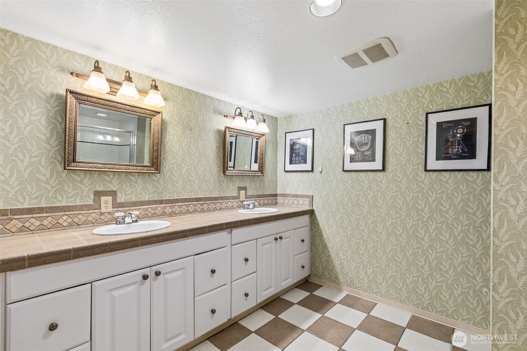 16530 76th Avenue W, Edmonds, WA 98026
