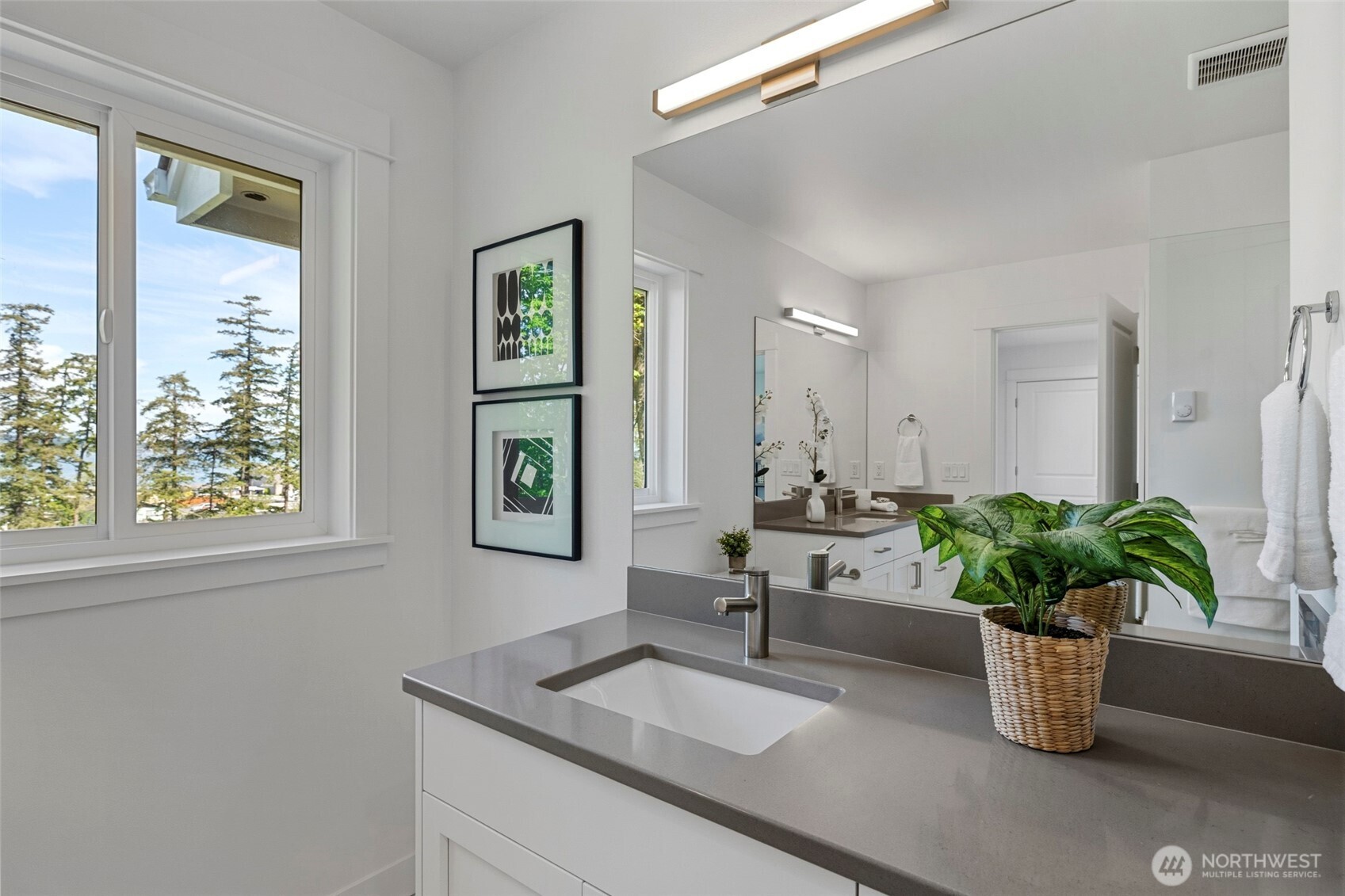 4982 Highland Drive , Blaine, WA 98230