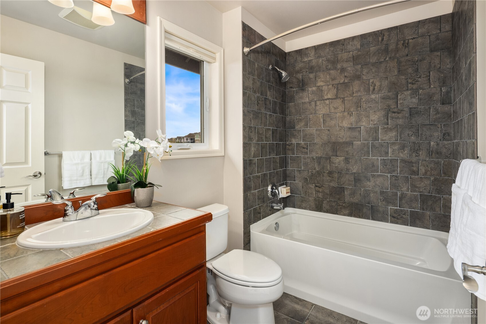 1630 28th Avenue NE, Issaquah, WA 98029