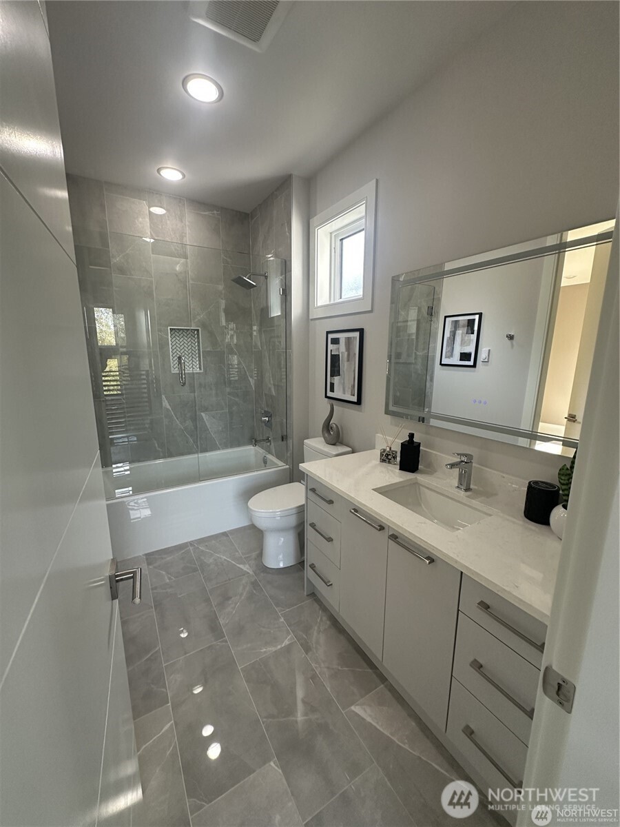 4413 NE 26 Place , Renton, WA 98059