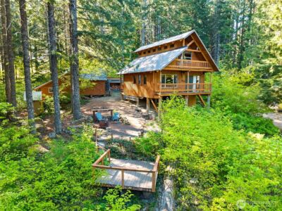 2500 4 Peaks Drive , Cougar, WA 98616