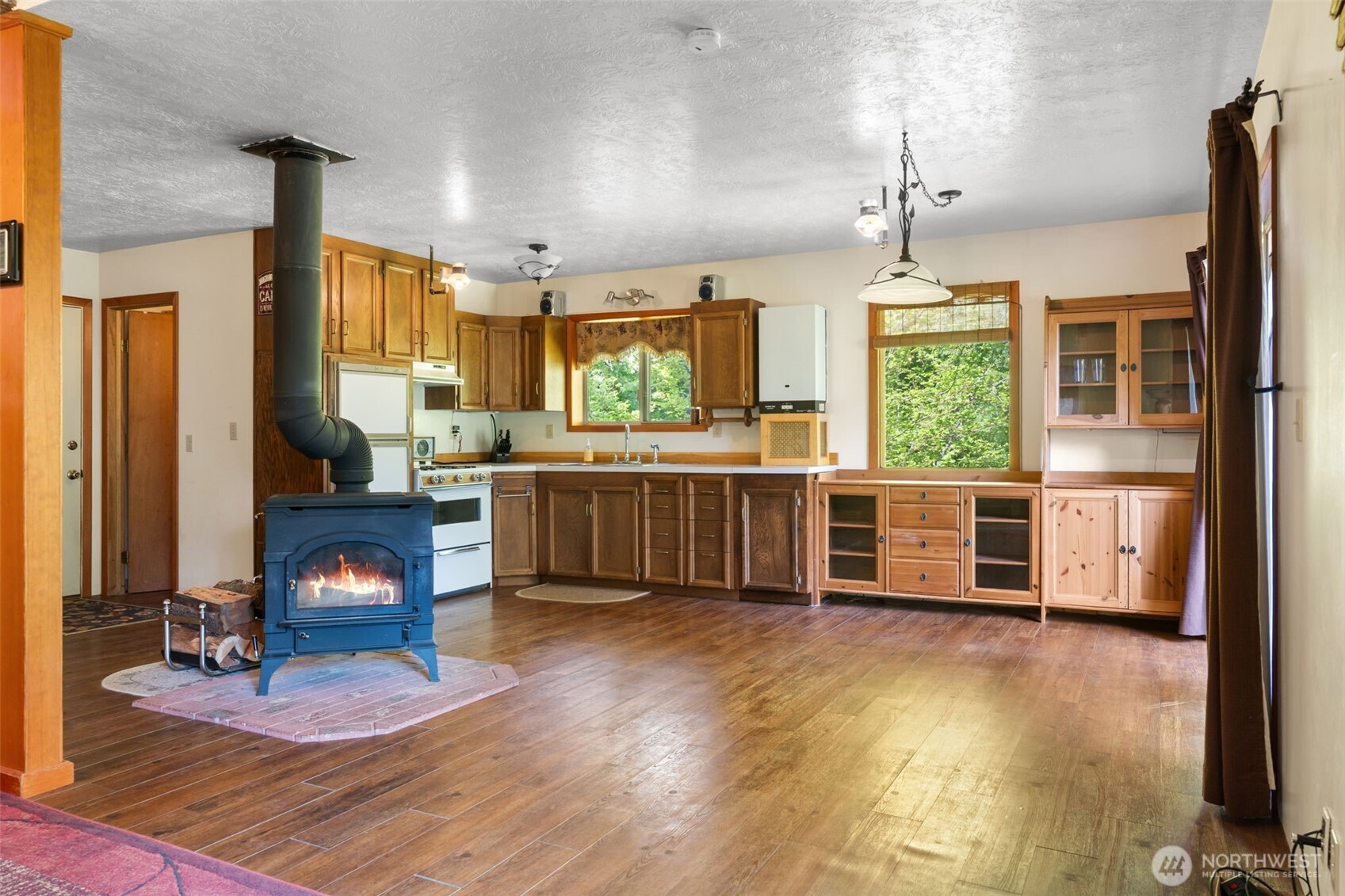 2500 4 Peaks Drive , Cougar, WA 98616
