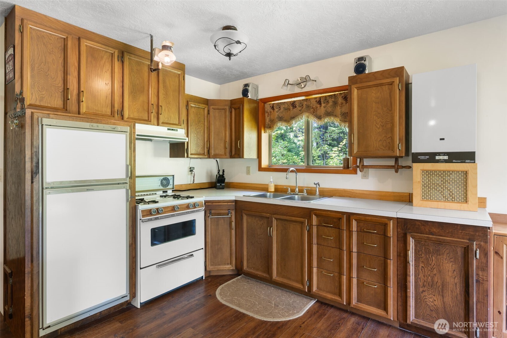 2500 4 Peaks Drive , Cougar, WA 98616