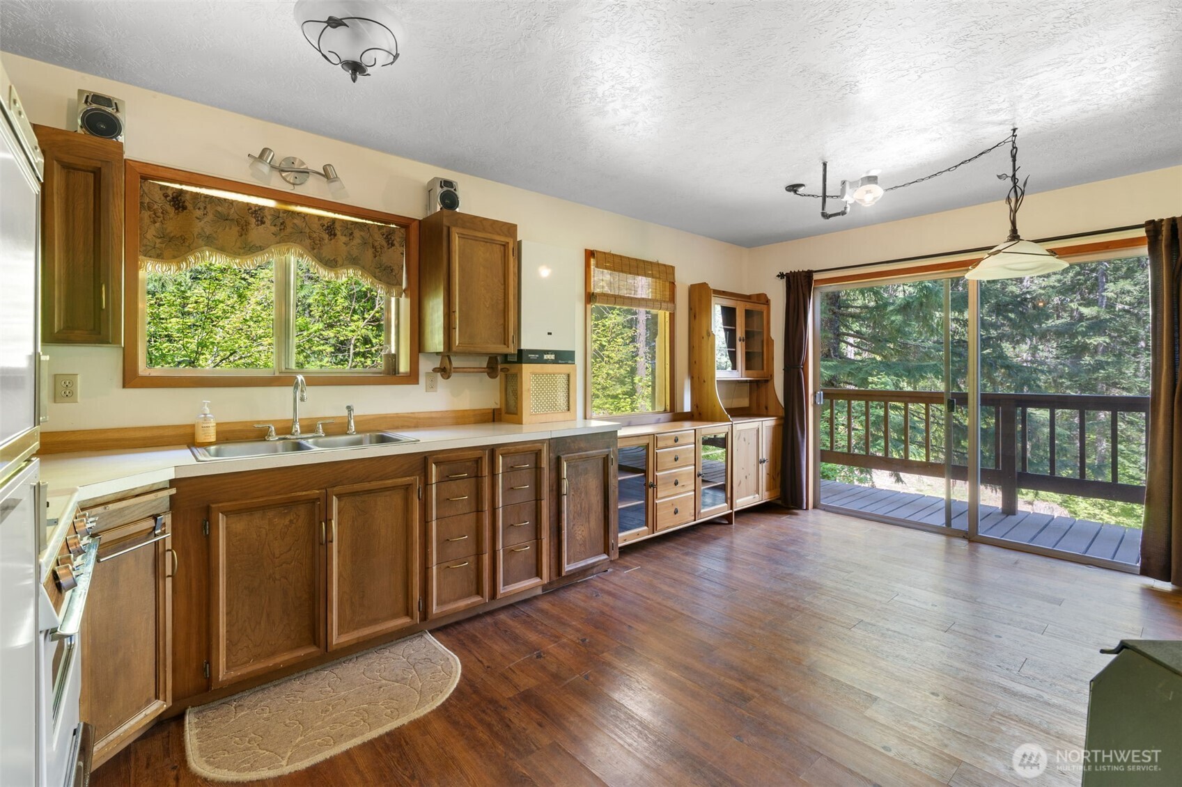 2500 4 Peaks Drive , Cougar, WA 98616