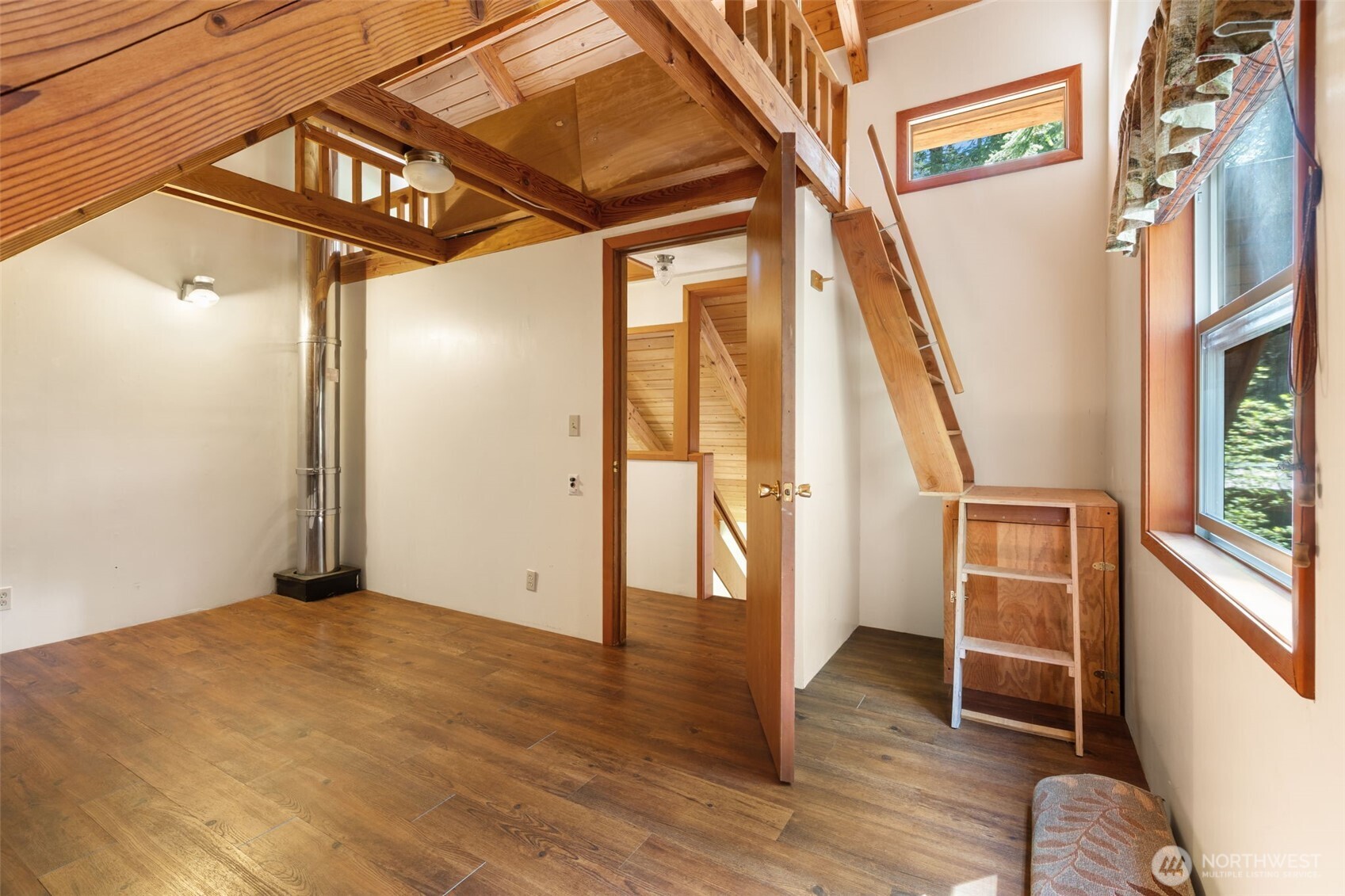 2500 4 Peaks Drive , Cougar, WA 98616