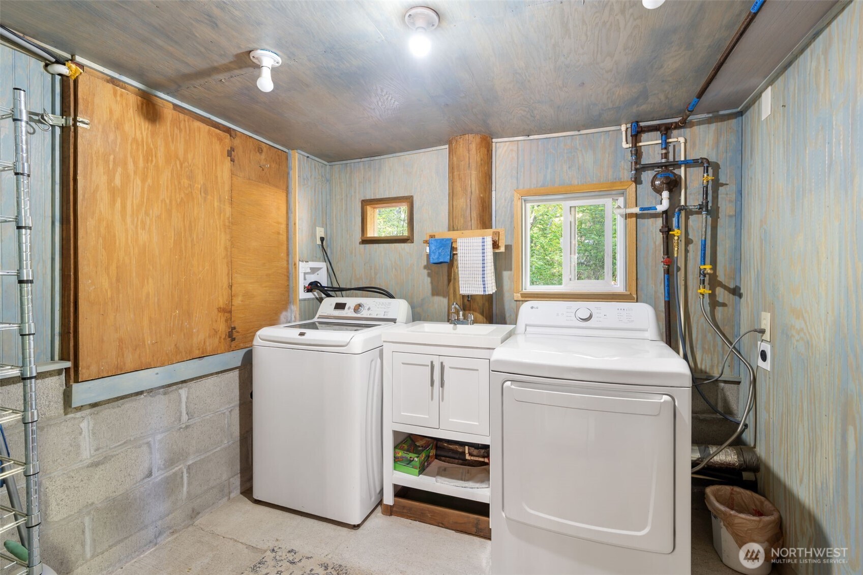 2500 4 Peaks Drive , Cougar, WA 98616