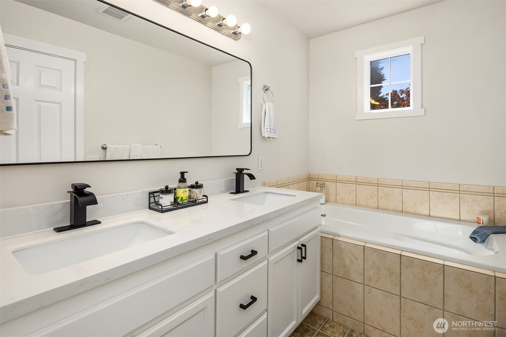 827 180th Street SW, Lynnwood, WA 98037