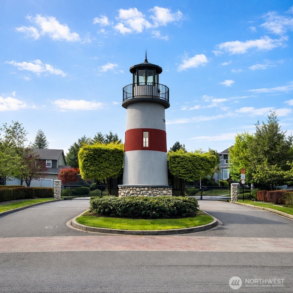 1750 Pointe Woodworth Drive NE, Tacoma, WA 98422