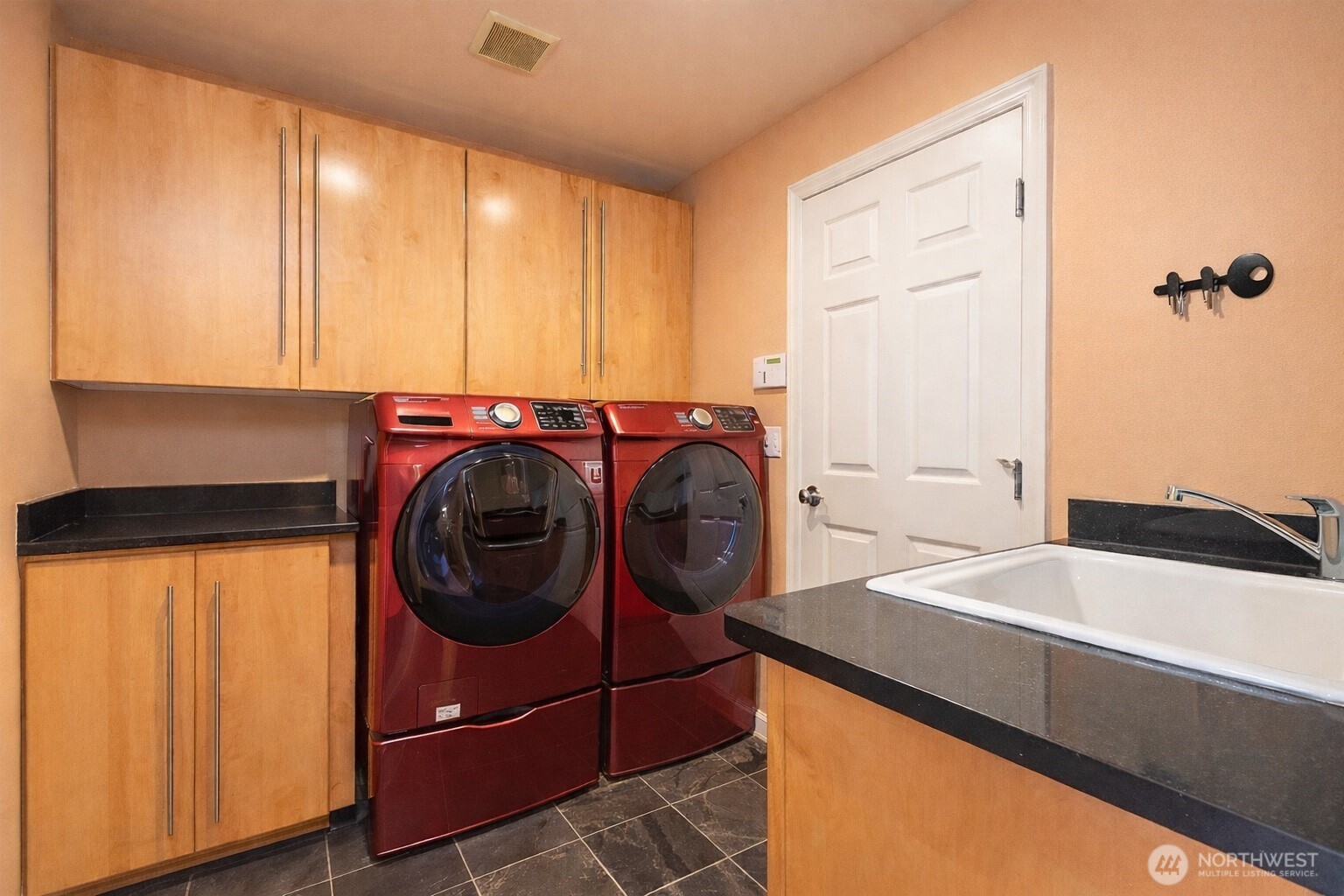 1750 Pointe Woodworth Drive NE, Tacoma, WA 98422