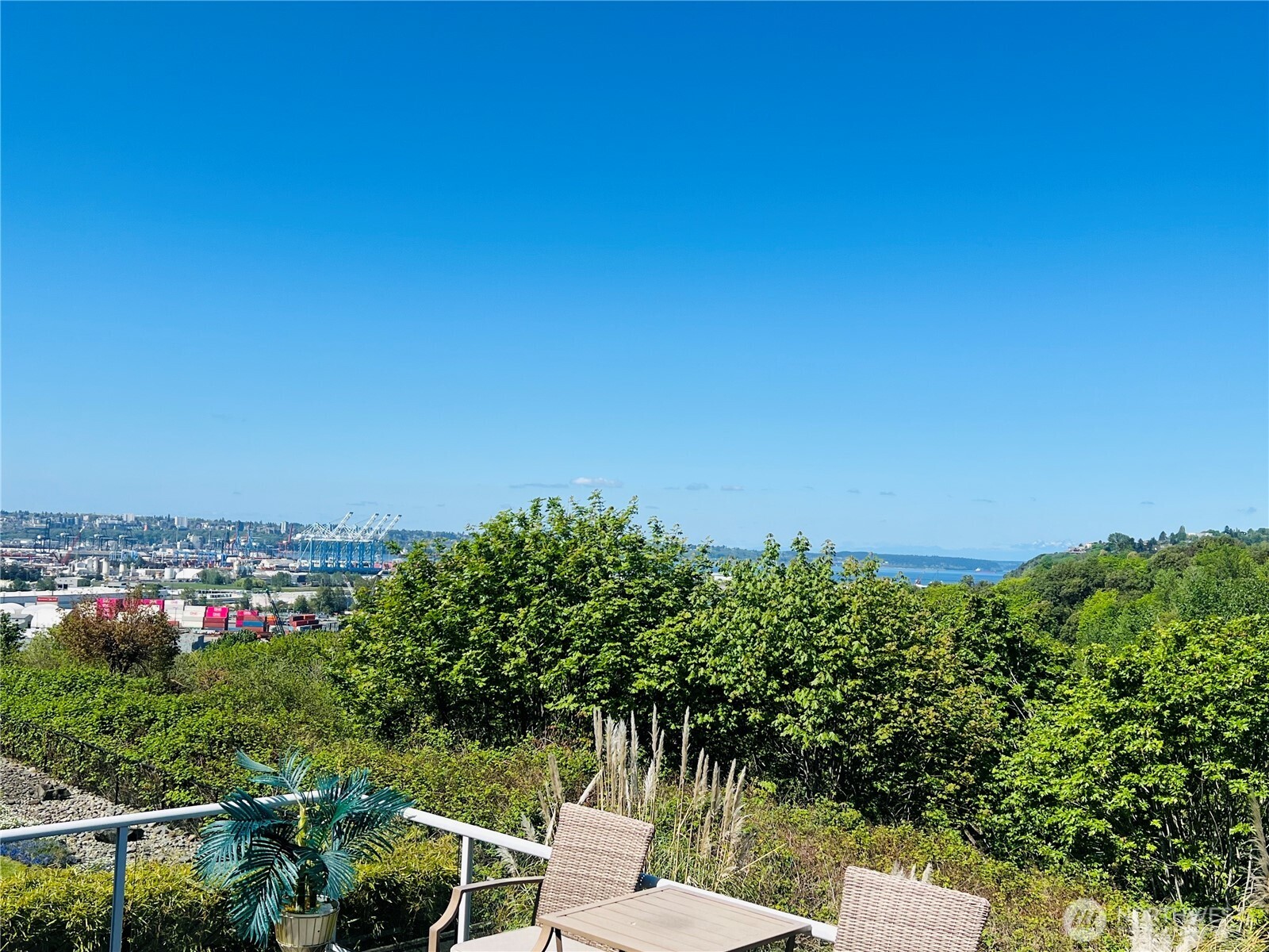 1750 Pointe Woodworth Drive NE, Tacoma, WA 98422
