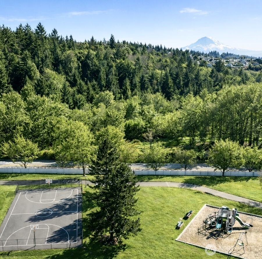 1750 Pointe Woodworth Drive NE, Tacoma, WA 98422