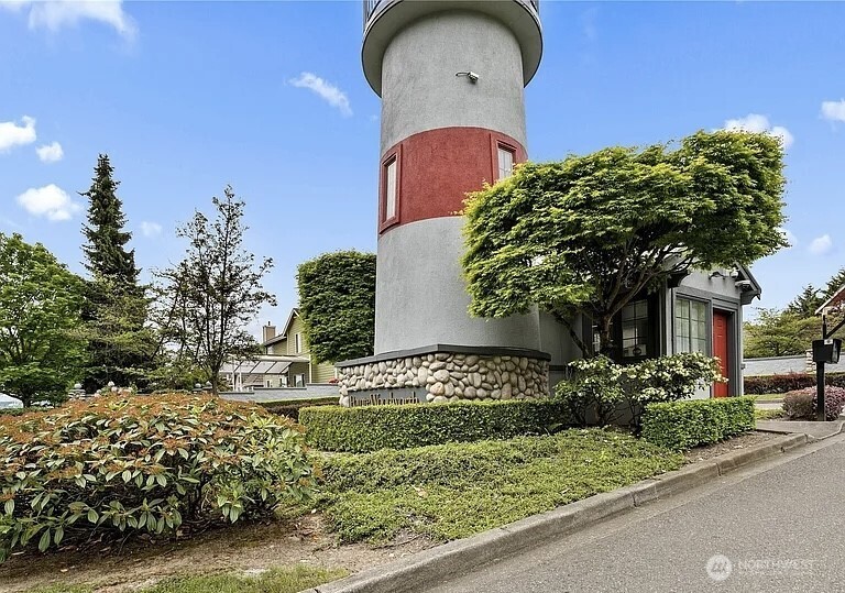 1750 Pointe Woodworth Drive NE, Tacoma, WA 98422