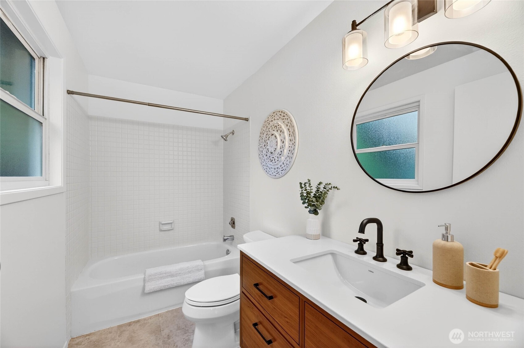 7511 43rd Avenue NE, Seattle, WA 98115