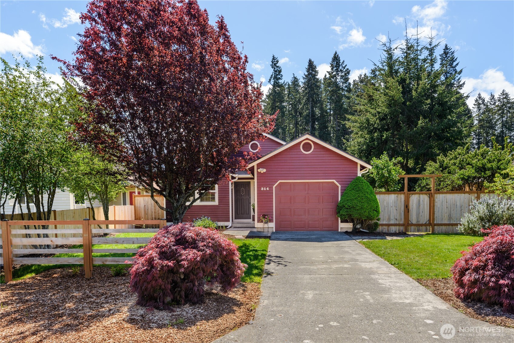 314 W Columbus Avenue , Port Angeles, WA 98362